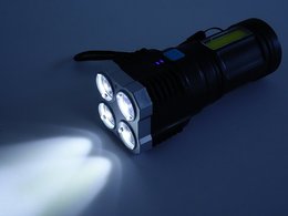 Latarka LED z ładowarką USB